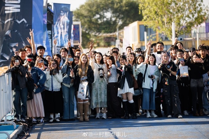 摄影师一村发布S15入围赛返图:2025.10.14 Day1